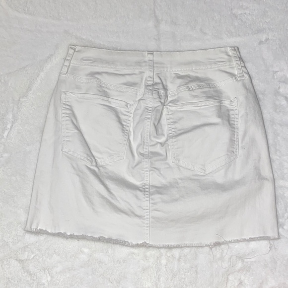 Like New White SO Distressed Mini Skirt - Picture 2 of 3